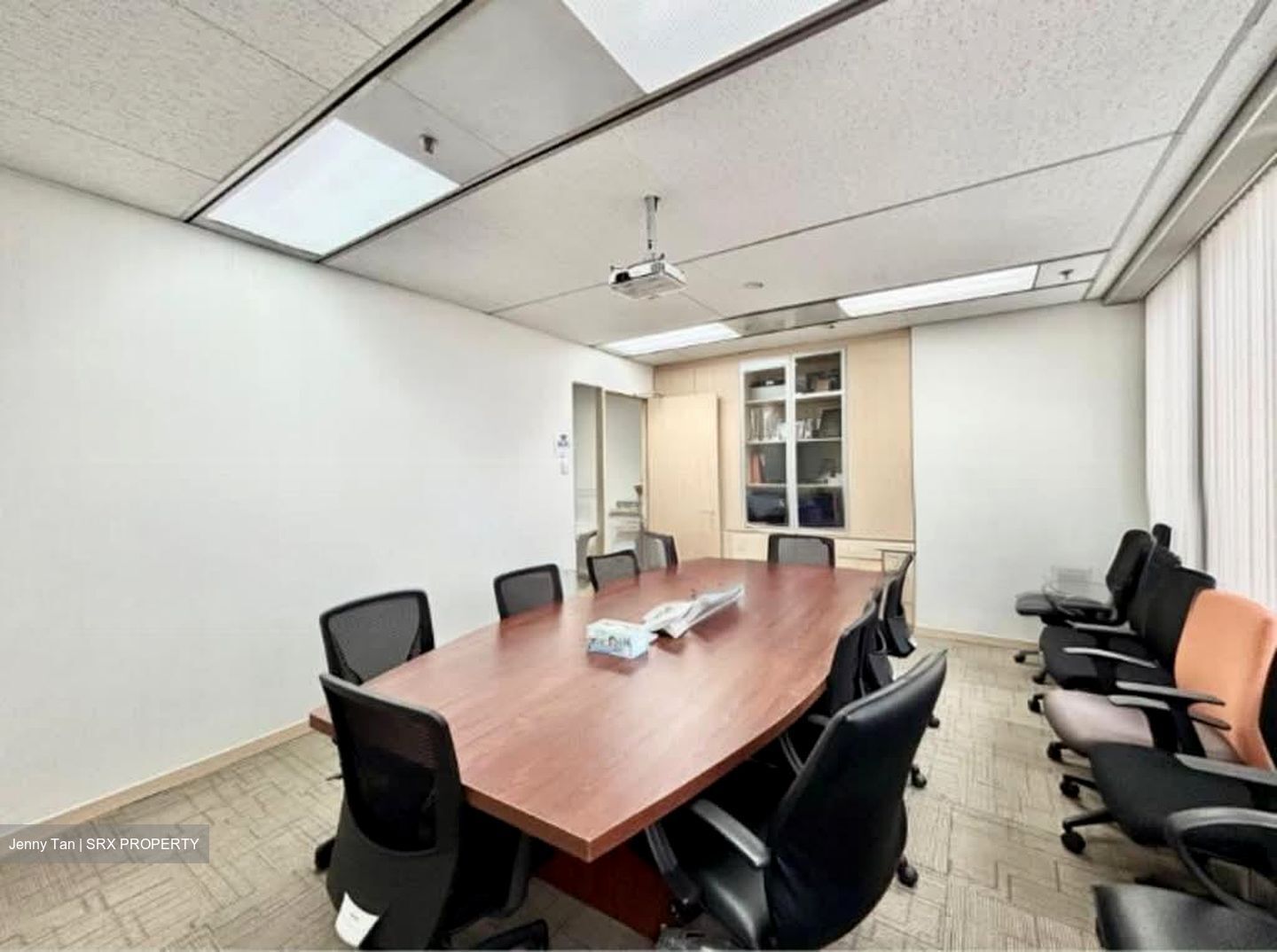 United Square (D11), Office #560960581
